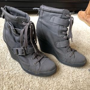 Vera wang wedge booties